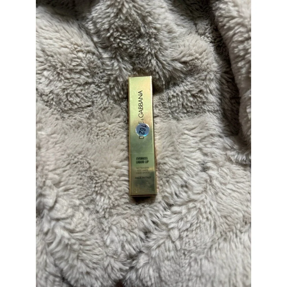 D & G Dolce and Gabbana Everkiss Liquid Lipstick 405 Devotion